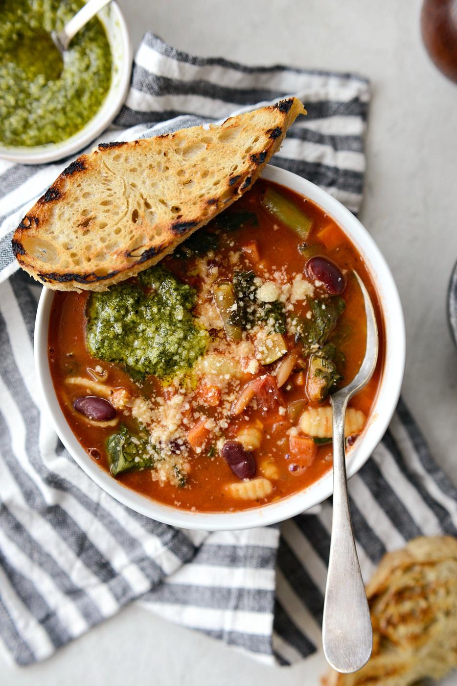 Home Kitchen Familiar Minestrone Soup