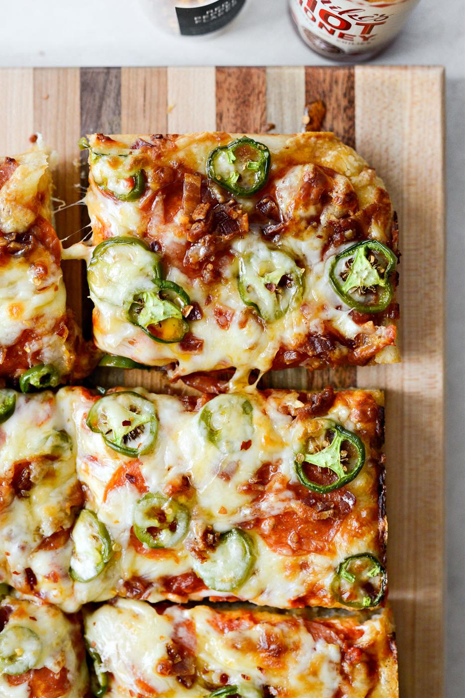 Honey): Bacon Jalapeño Pizza (with Hot