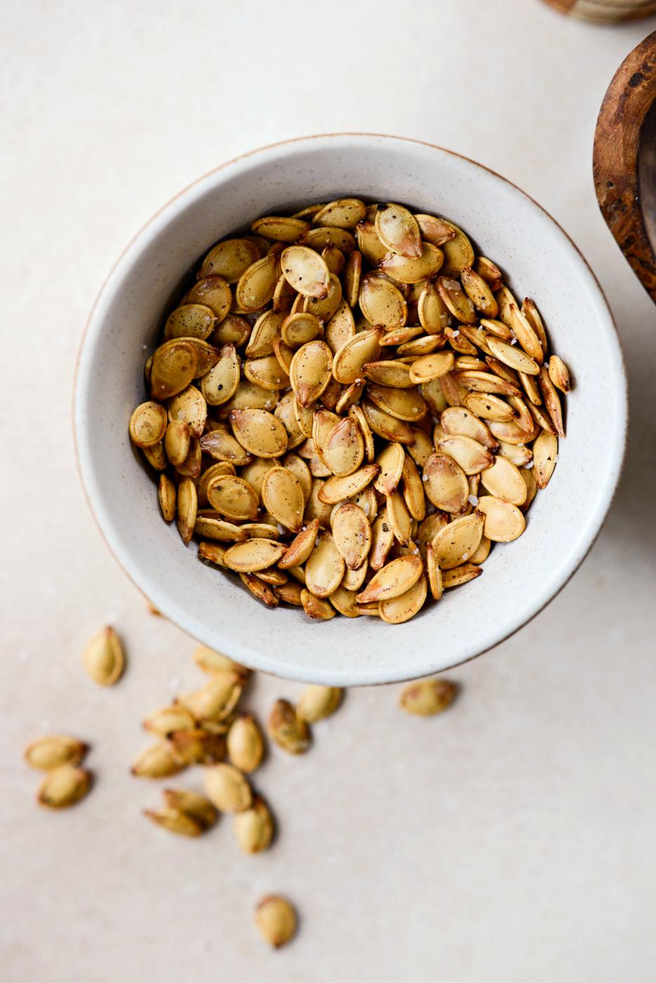 Home Kitchen Air Fryer Salt and Pepper Pumpkin Seeds
