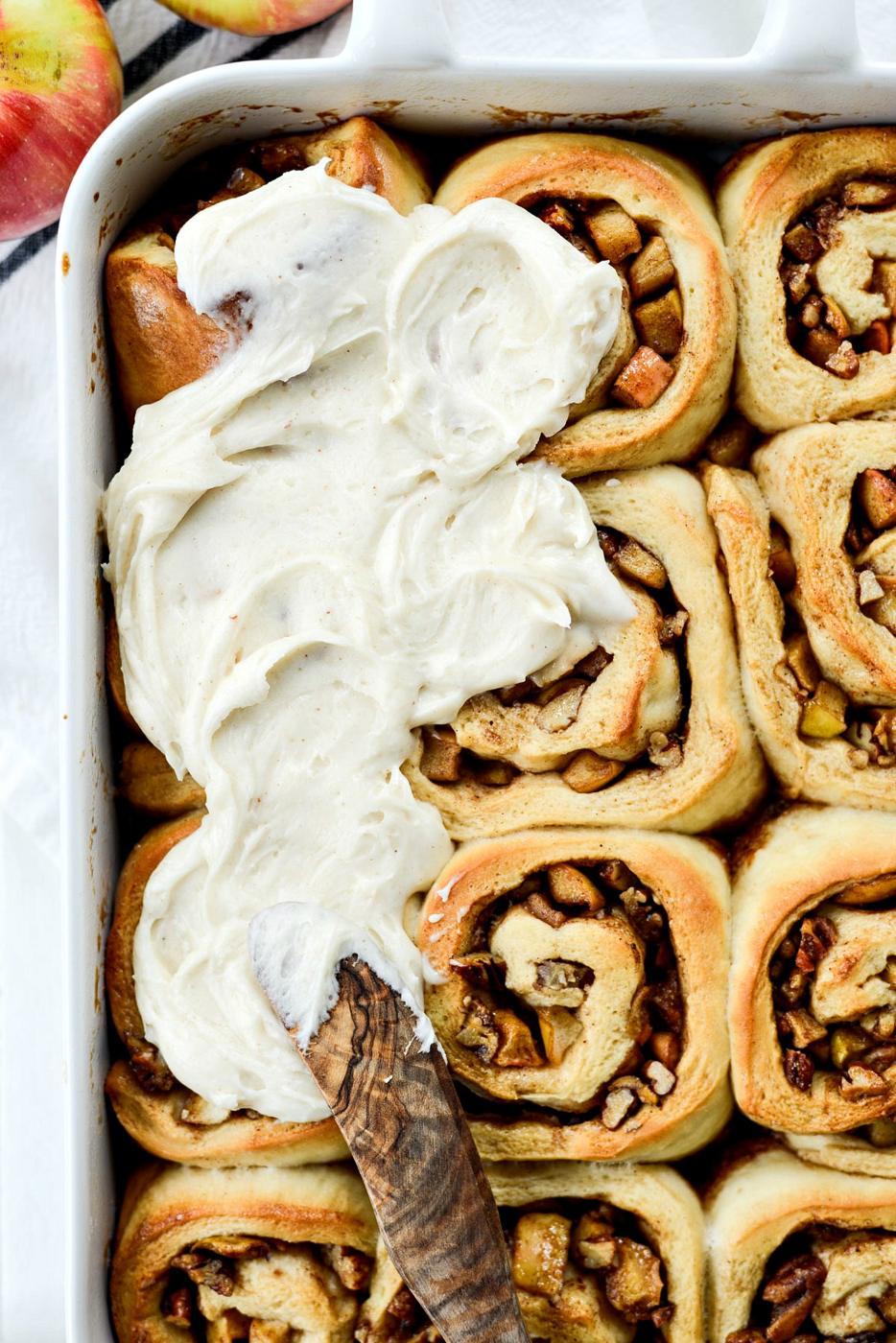 Pecan Chai Cinnamon Rolls, Apple Style