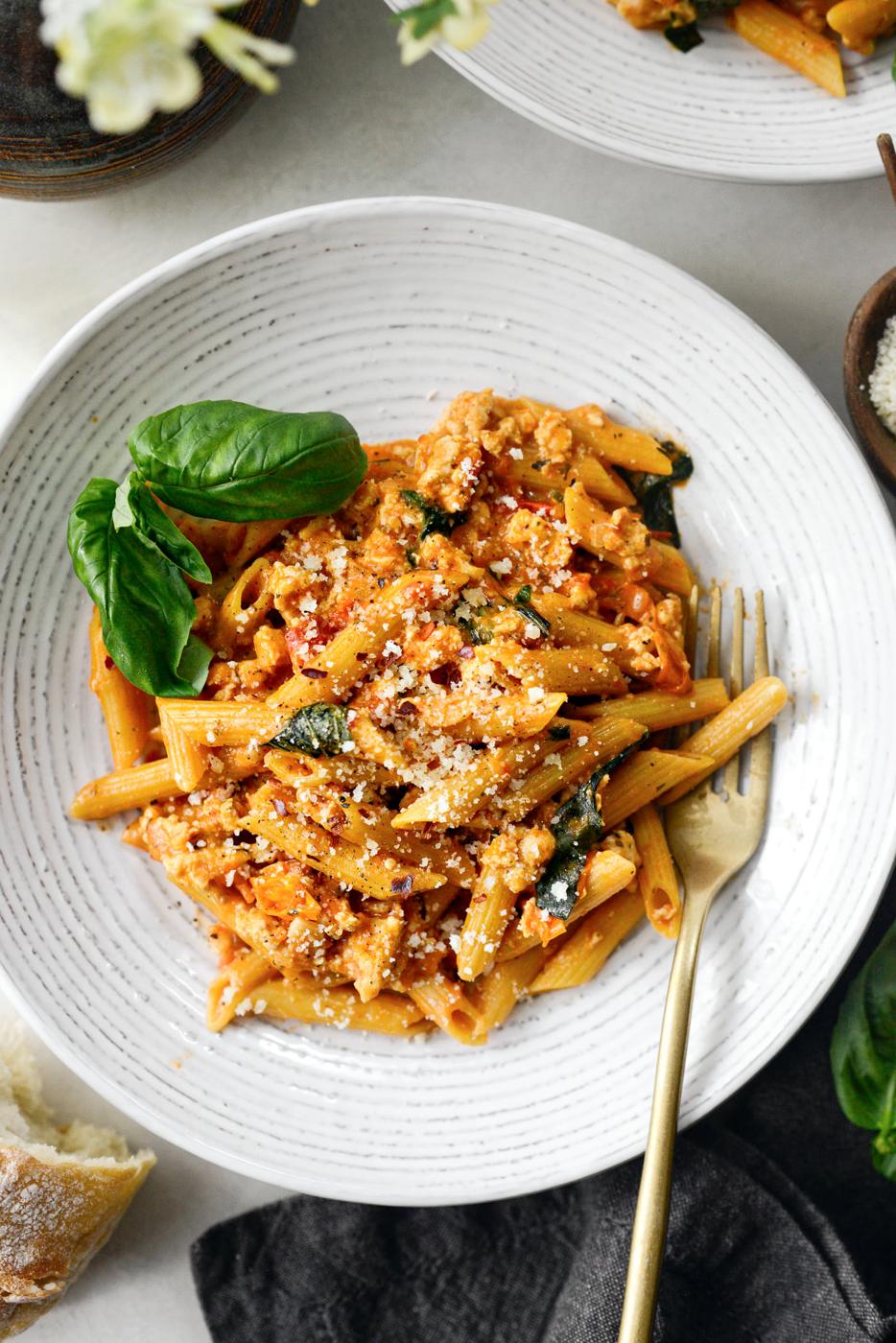 Home Kitchen Cheesy Chicken One-Pot Pasta