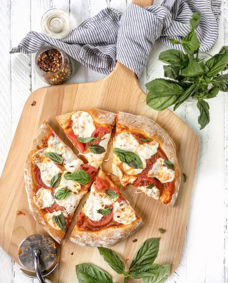 Margherita Pizza, Familiar Style
