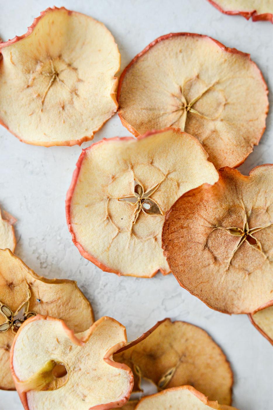 Home Kitchen Crispy Baked Apple Chips