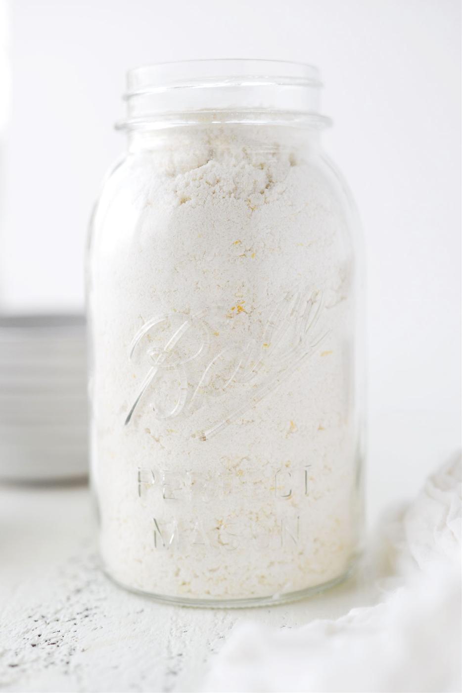 Mix: Kitchen-made Lemon Cake