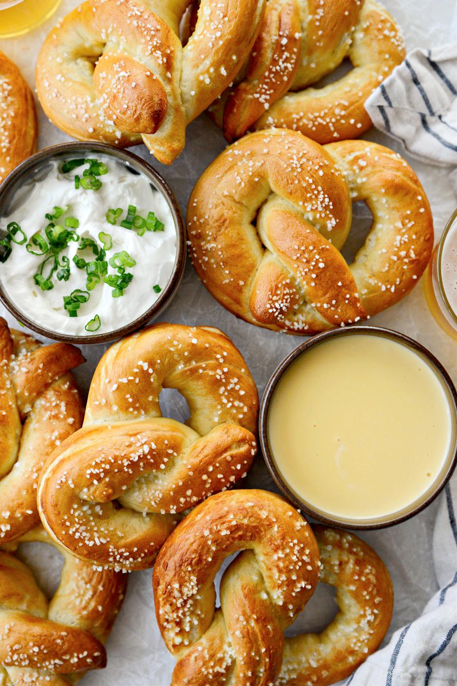 Home Kitchen Kitchen-made Soft Pretzels with Cheese Dip