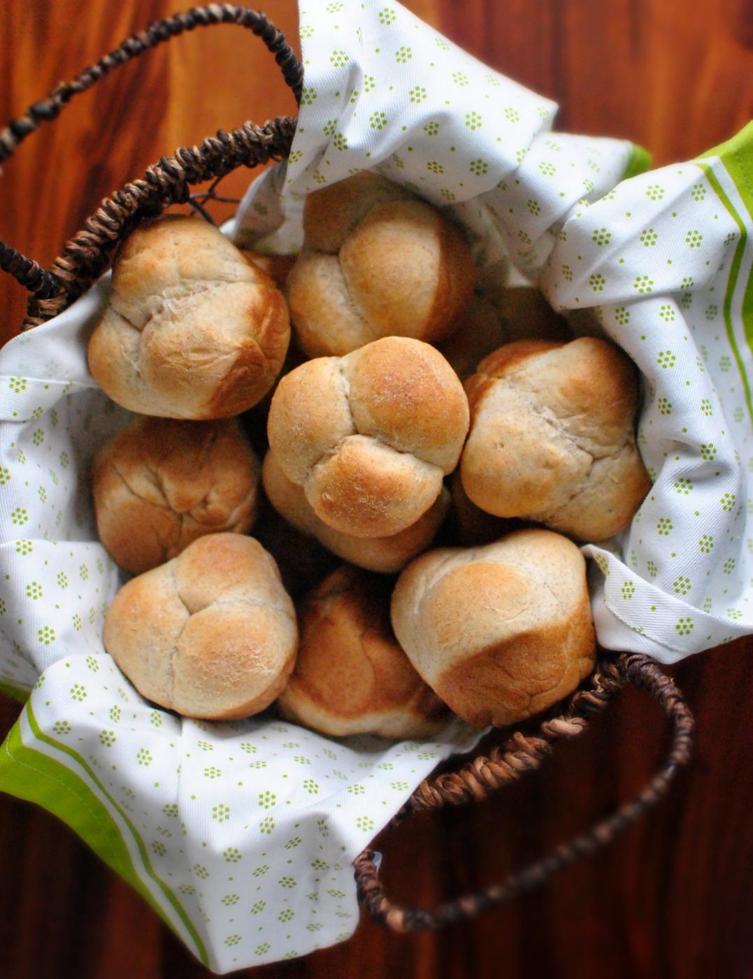 Wheat Cloverleaf Dinner Rolls, Honey Style