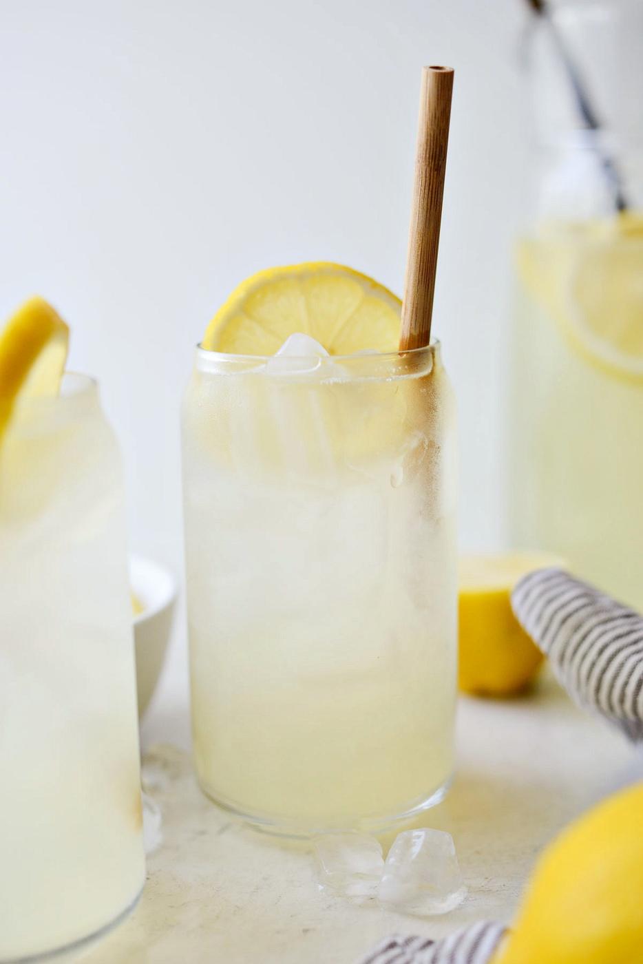 Old Fashioned Lemonade at Home