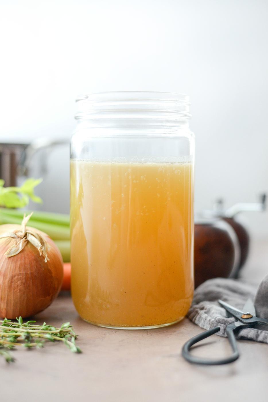 Slow Cooker Kitchen-made Turkey Stock at Home