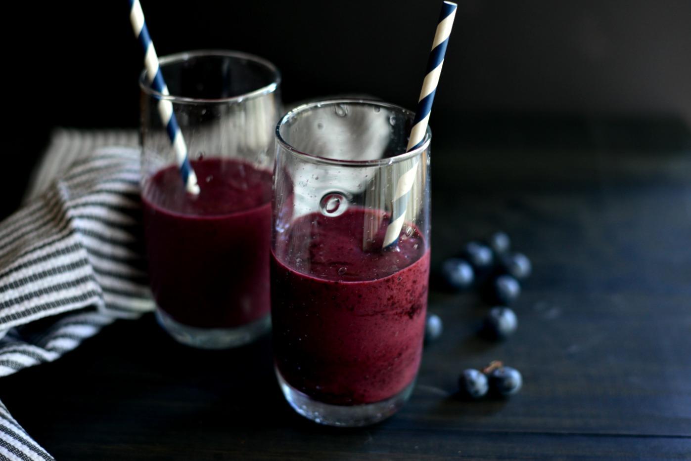 Smoothie: Healthy Triple Berry Kefir