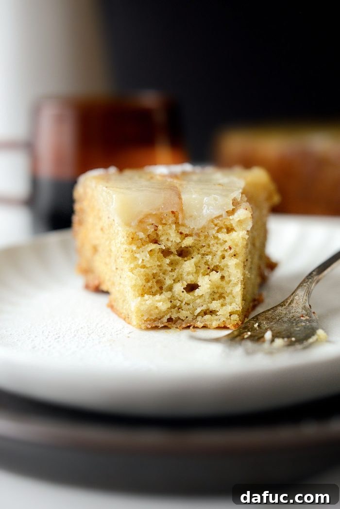Caramelized Ginger Pear Invert 29 Gorgeous Ginger Pear Upside Down Cake on a stand