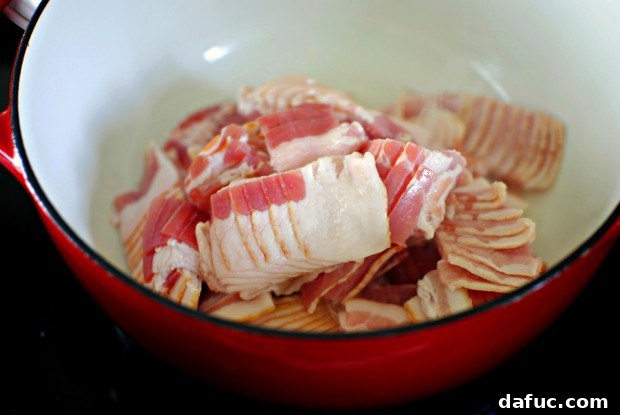 Cooking bacon in a Dutch oven
