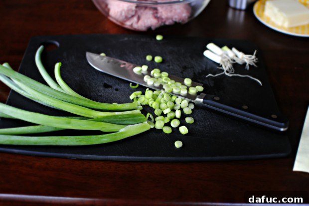 slice Slicing green onions for turkey burgers