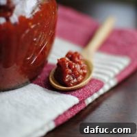 Freshly prepared roasted red pepper pizza sauce