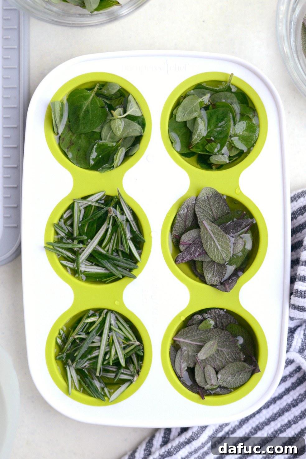 3 Ways to Freeze Herbs with Pampered Chef l SimplyScratch.com (16)