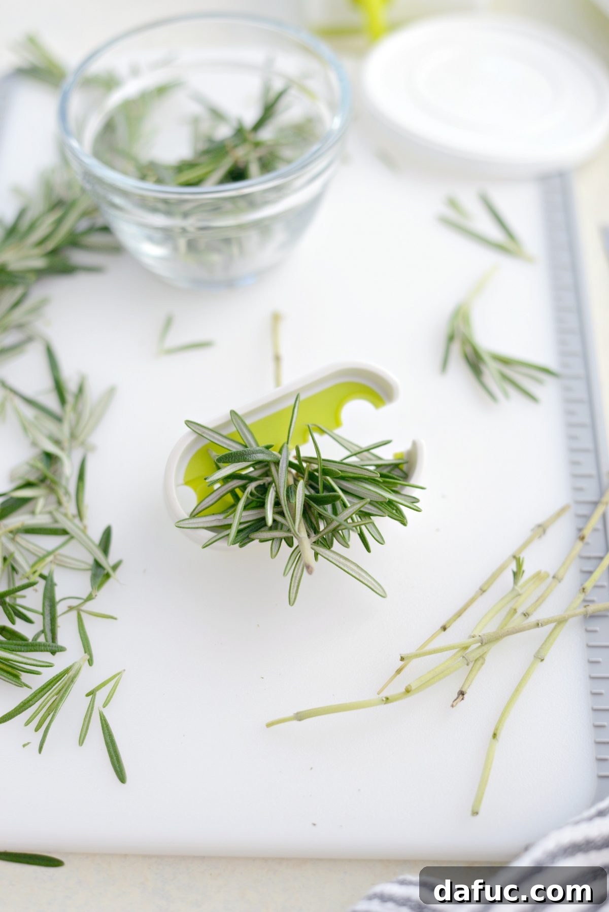 3 Ways to Freeze Herbs with Pampered Chef l SimplyScratch.com (6)