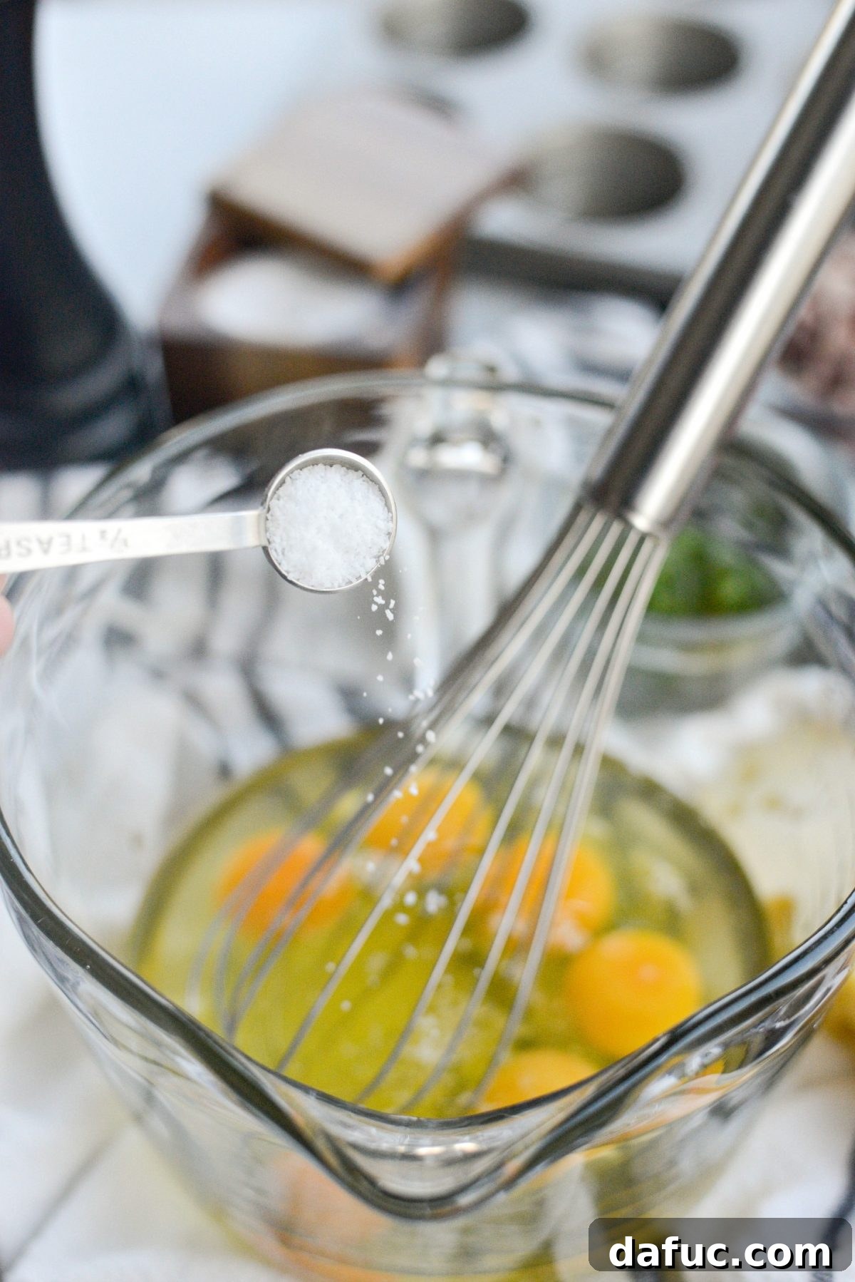Seasoning eggs with salt