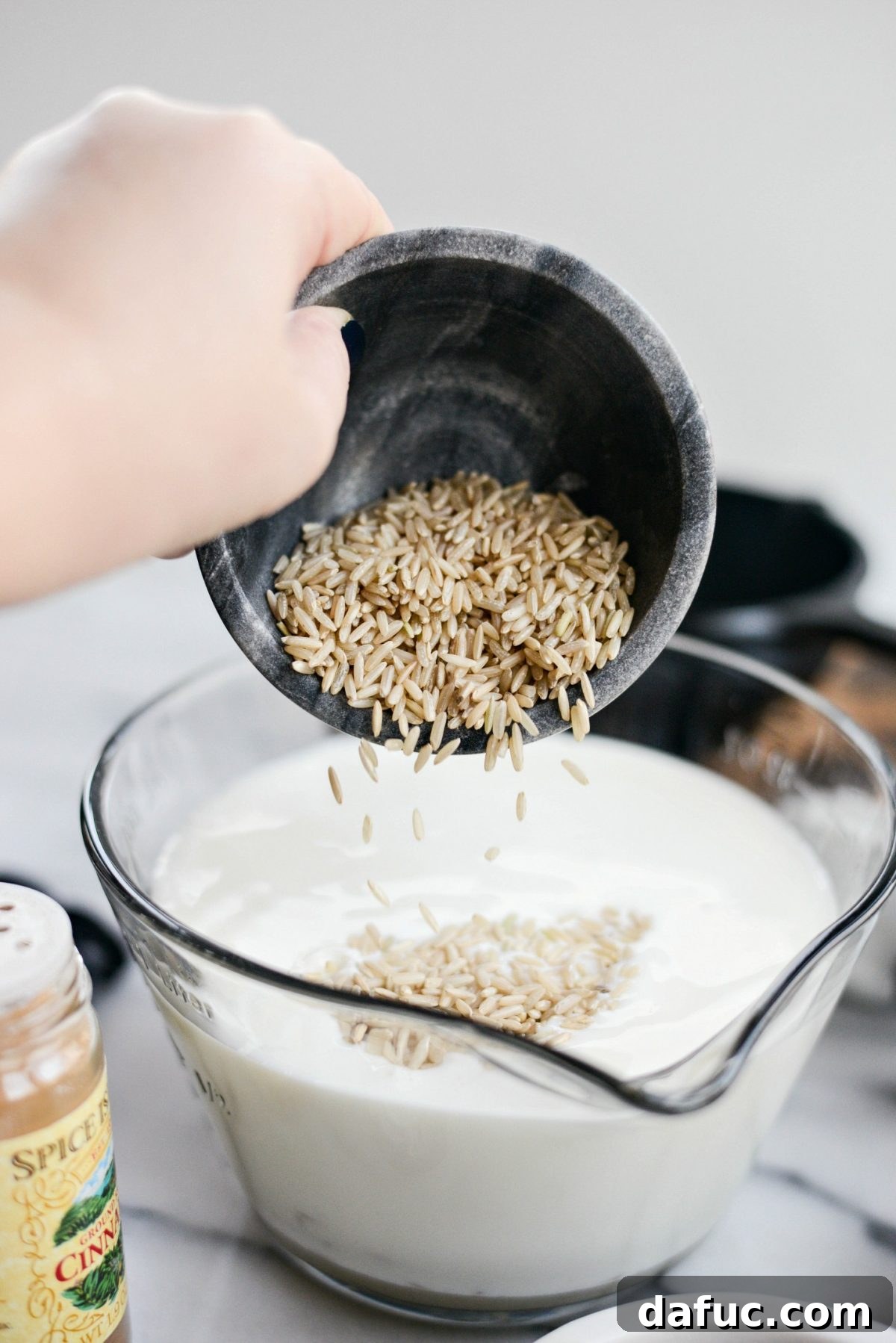 Adding rice to the milk and sugar mixture