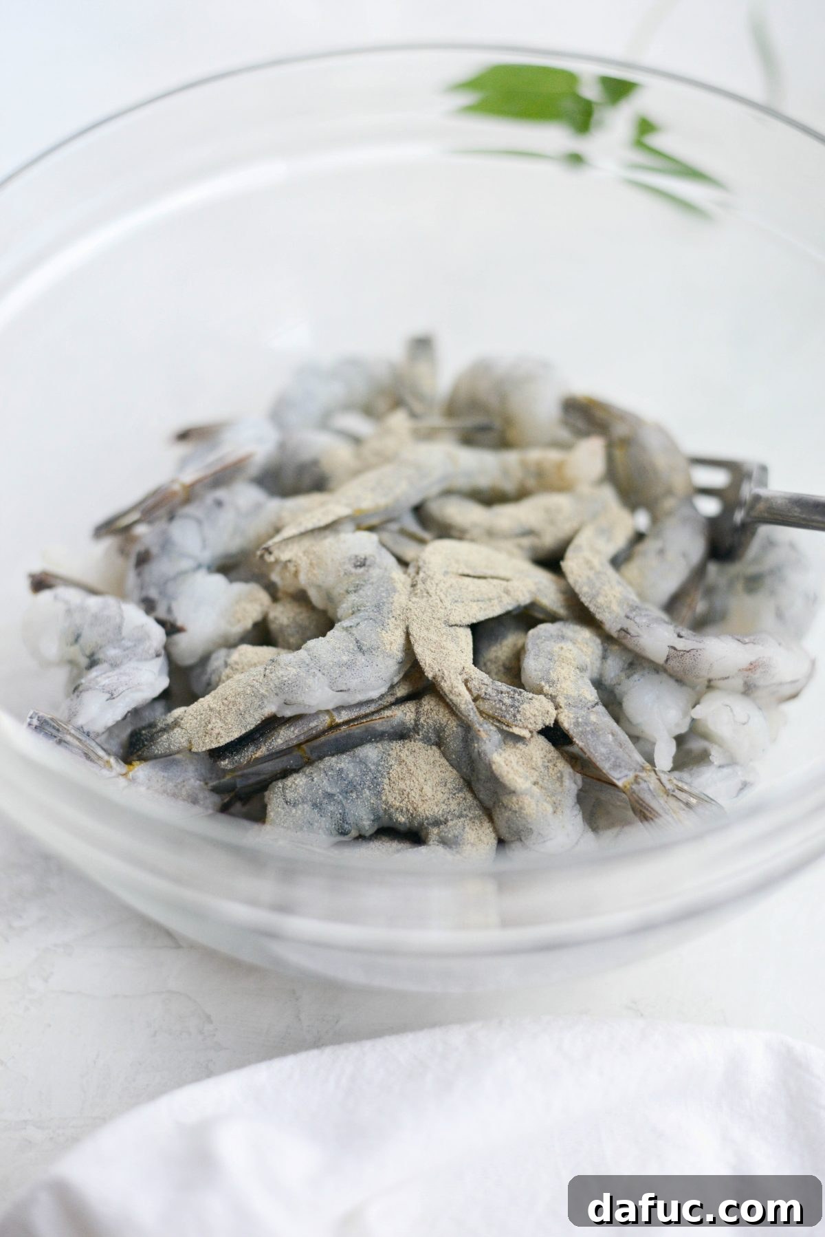 Seasoning shrimp with white pepper