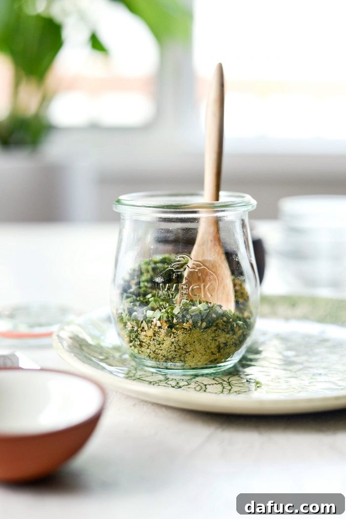 Homemade Garlic Herb Seasoning - SimplyScratch.com #homemade #spiceblend #seasoning #fromscratch