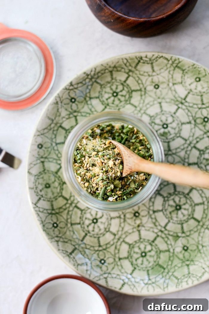 Garlic Herb Seasoning - SimplyScratch.com #homemade #spiceblend #seasoning #fromscratch