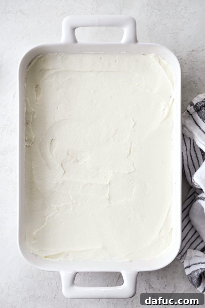 The creamy filling smoothly spread over the entire surface of the cooled crust, sealing it completely.