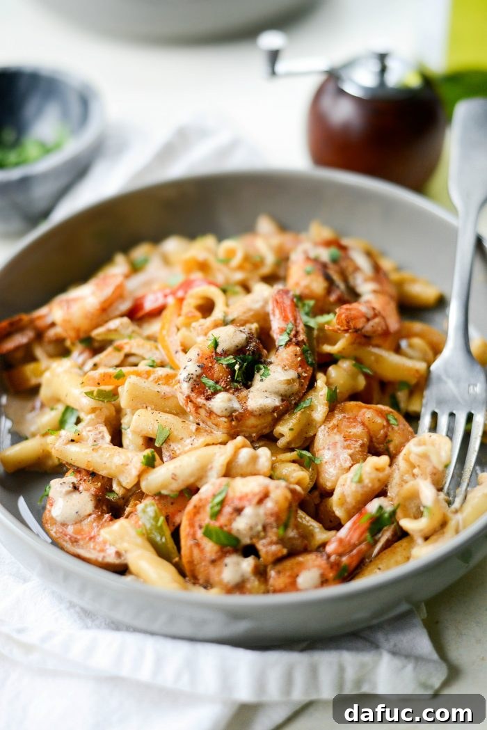 25+ Simple Dinners for Busy Weeknights 6 Garlicky Fajita Shrimp Pasta, a flavorful and quick seafood dinner.