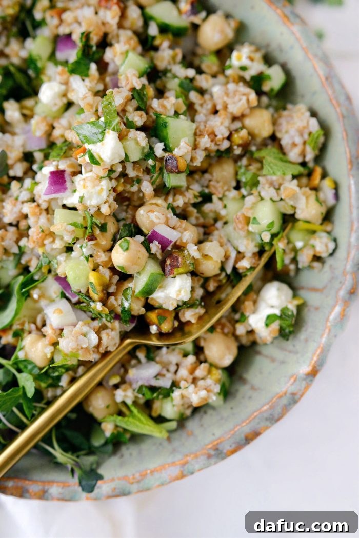 A final, mouth-watering image of the Jennifer Aniston Salad