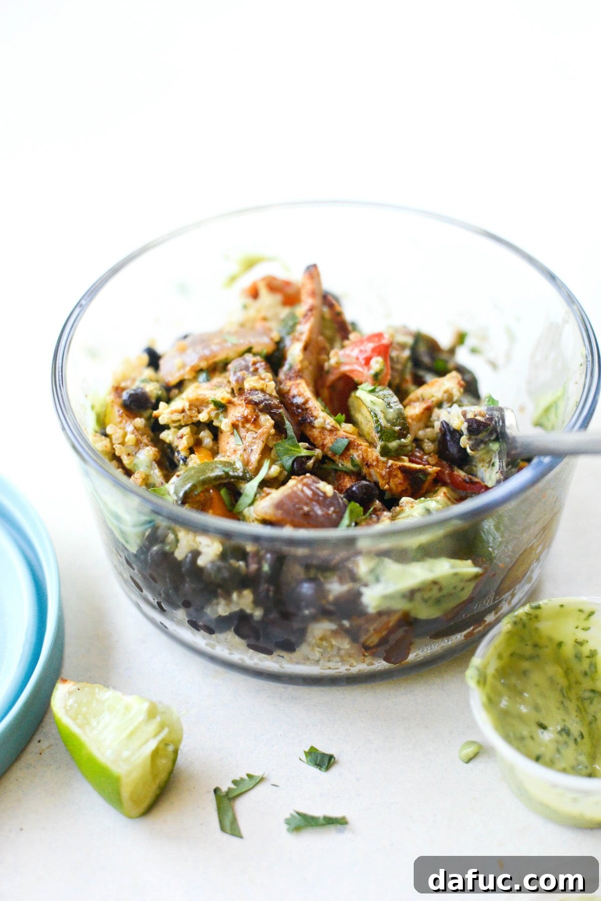 Vibrant Fajita Chicken Quinoa Prep Bowls 16 Fajita Chicken and Vegetable Quinoa Bowls l SimplyScratch.com