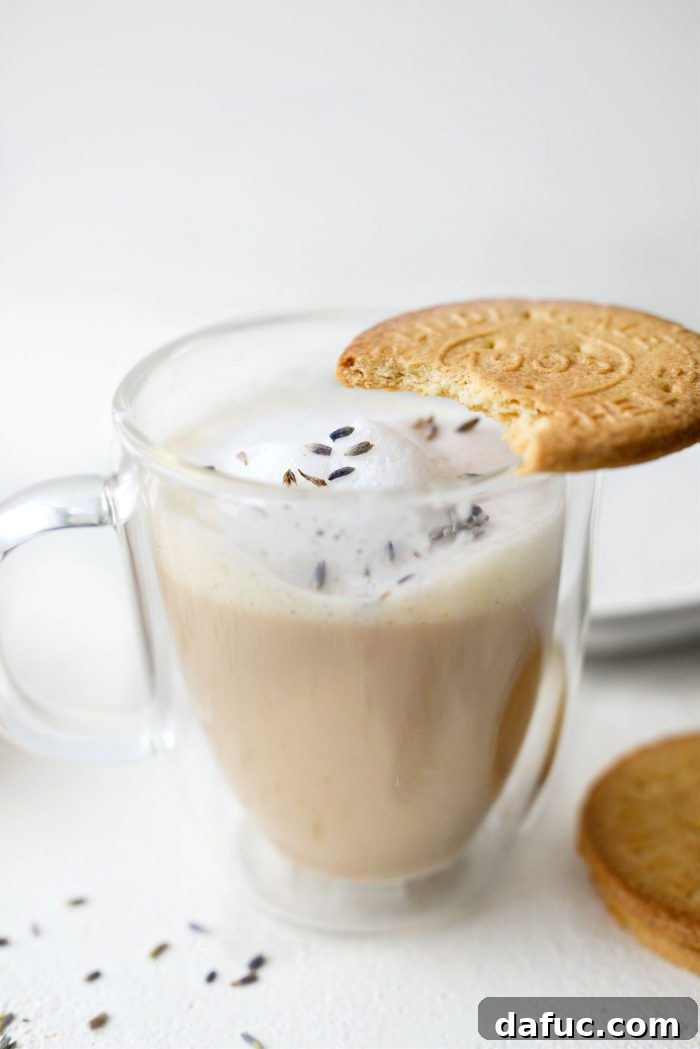 Another appealing shot of the London Fog Tea Latte, ready to be enjoyed, highlighting its comforting nature.