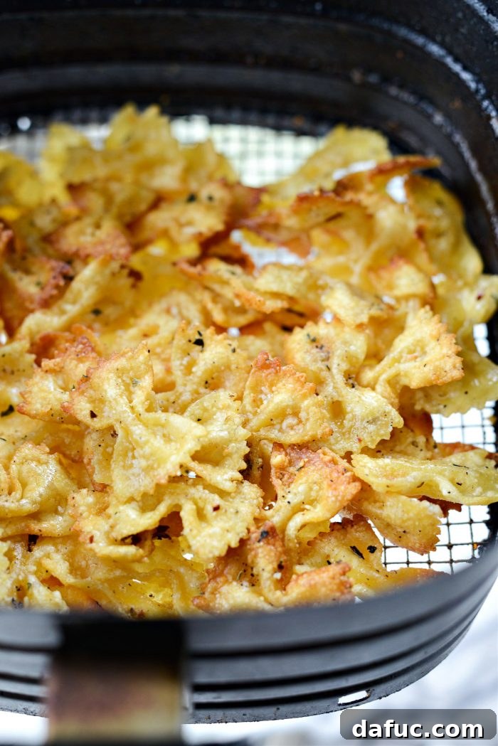 Pesto Sosuyla Çıtır Hava Fritözü Makarna Cipsleri 18 Crispy air fried pasta chips