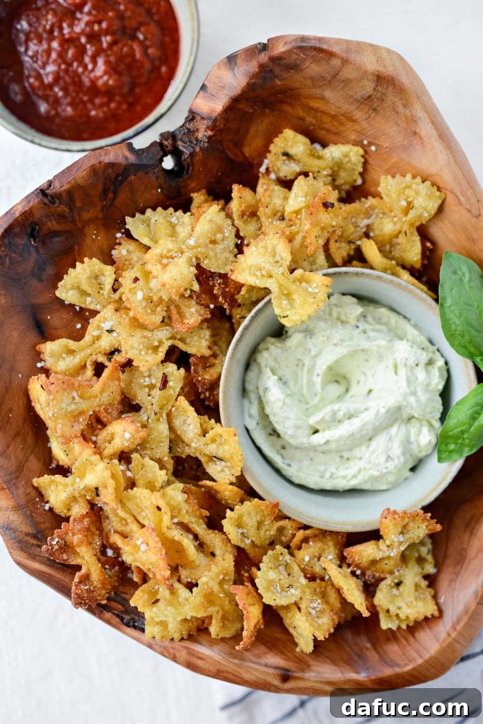 Pesto Sosuyla Çıtır Hava Fritözü Makarna Cipsleri 19 Air Fryer Pasta Chips plated