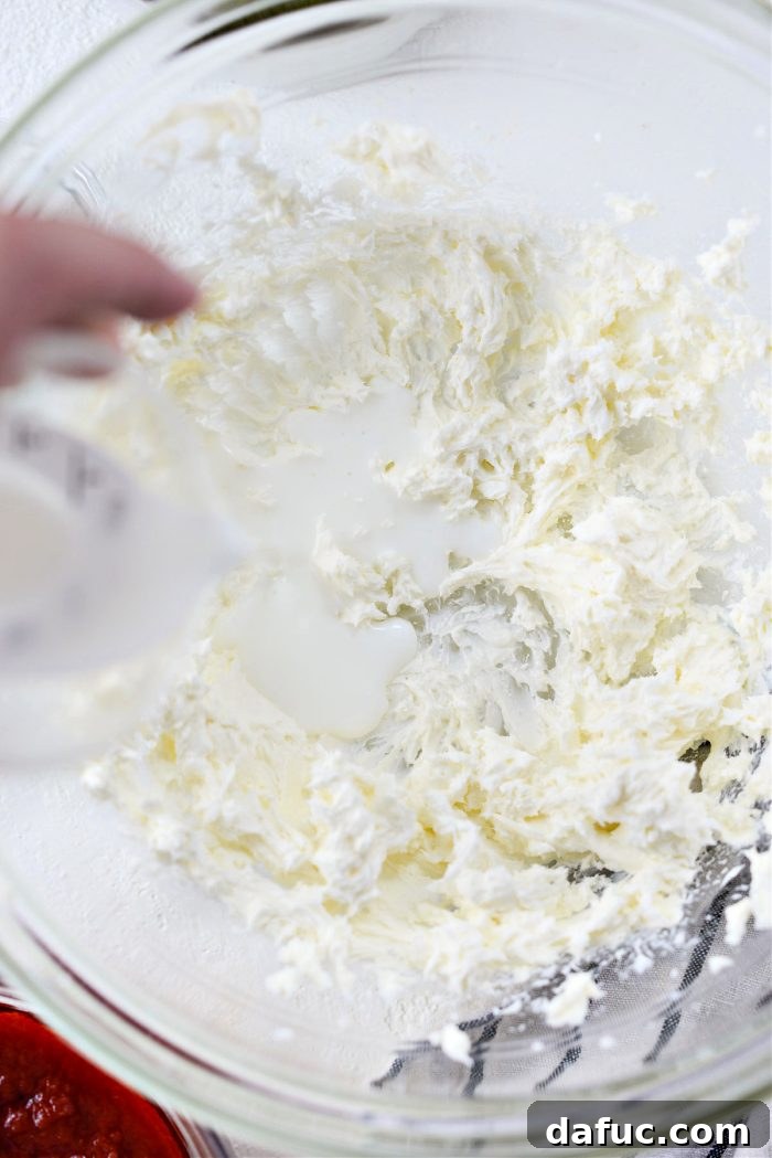 Pesto Sosuyla Çıtır Hava Fritözü Makarna Cipsleri 7 Blended cream cheese with milk